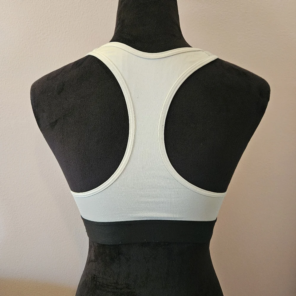 Victoria's Secret 'The Player' Sports Bra - Size Small 💪 - Picture 3 of 6